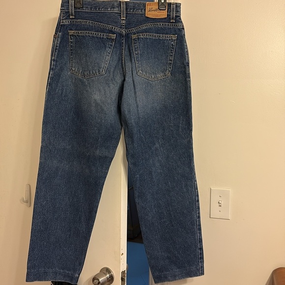 Levi's Relaxed Fit Misses Blue Jeans. Size 12 long. - Picture 3 of 6